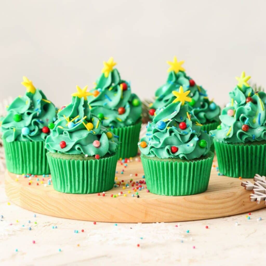 10 Best Christmas Cupcakes Bursting With Holiday Flavor