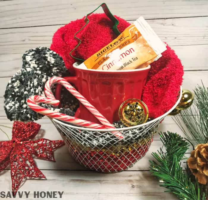5 Crazy Cheap Christmas Gift Baskets From the Dollar Store Under $10