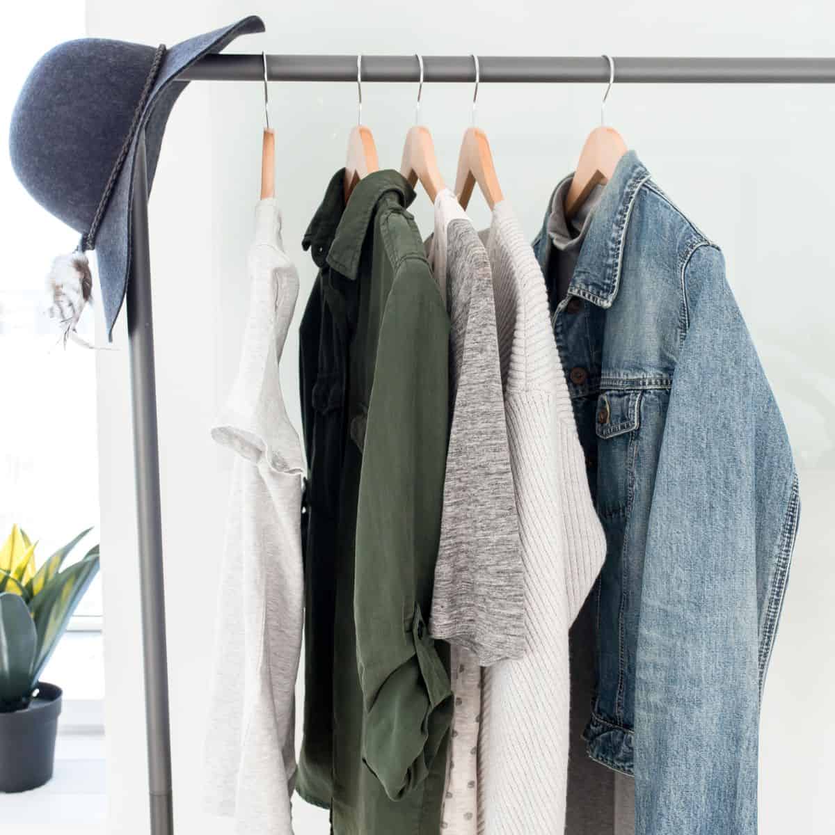 10 Easy Steps to Create a Capsule Wardrobe to Save Money